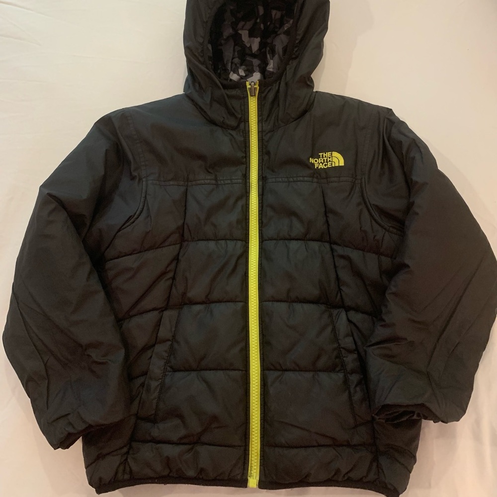 North Face Reversible Boys Coat.  Excellent used condition.  Size 7/8.